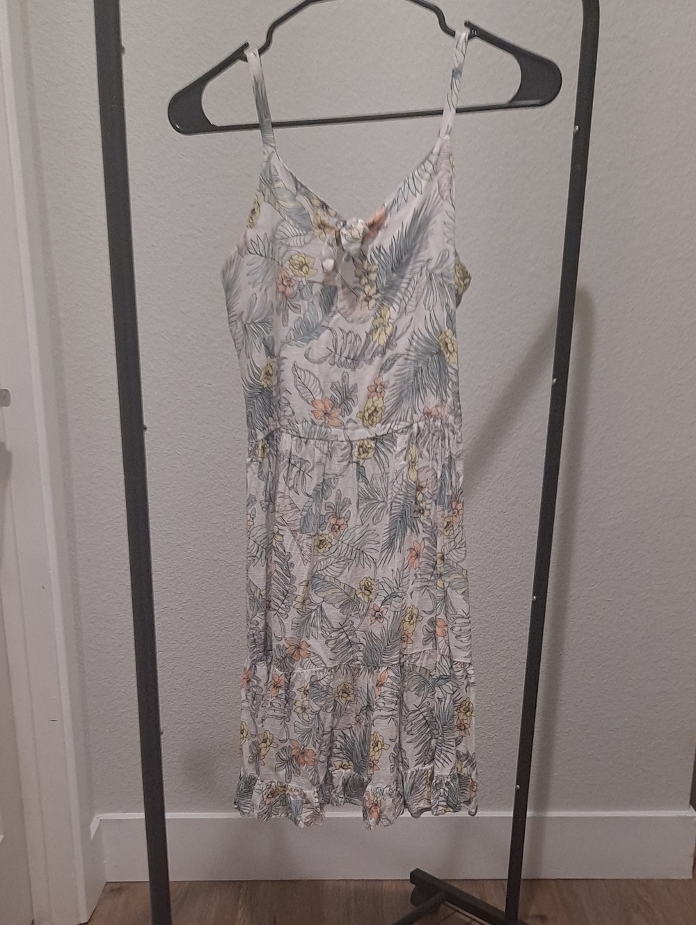 art class White Floral Tiered Sundress with Green Palm Print